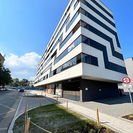 Luxury Pearl With Parking Place In Holesovice Prag Dış mekan fotoğraf
